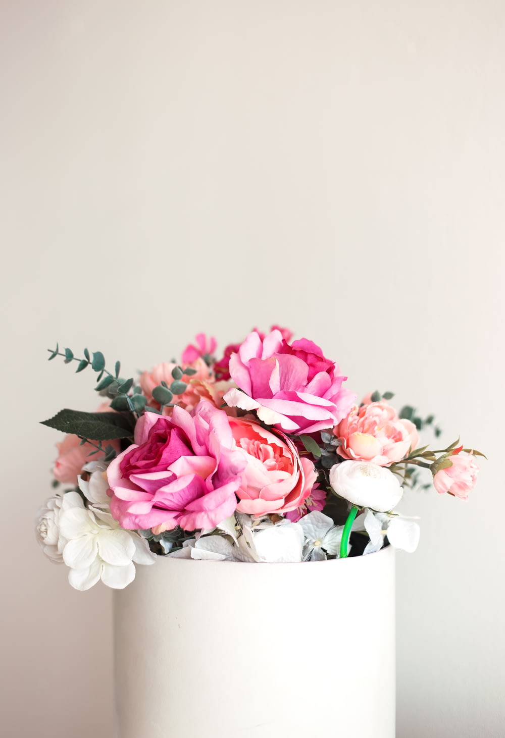flores de pétalas brancas e cor-de-rosa