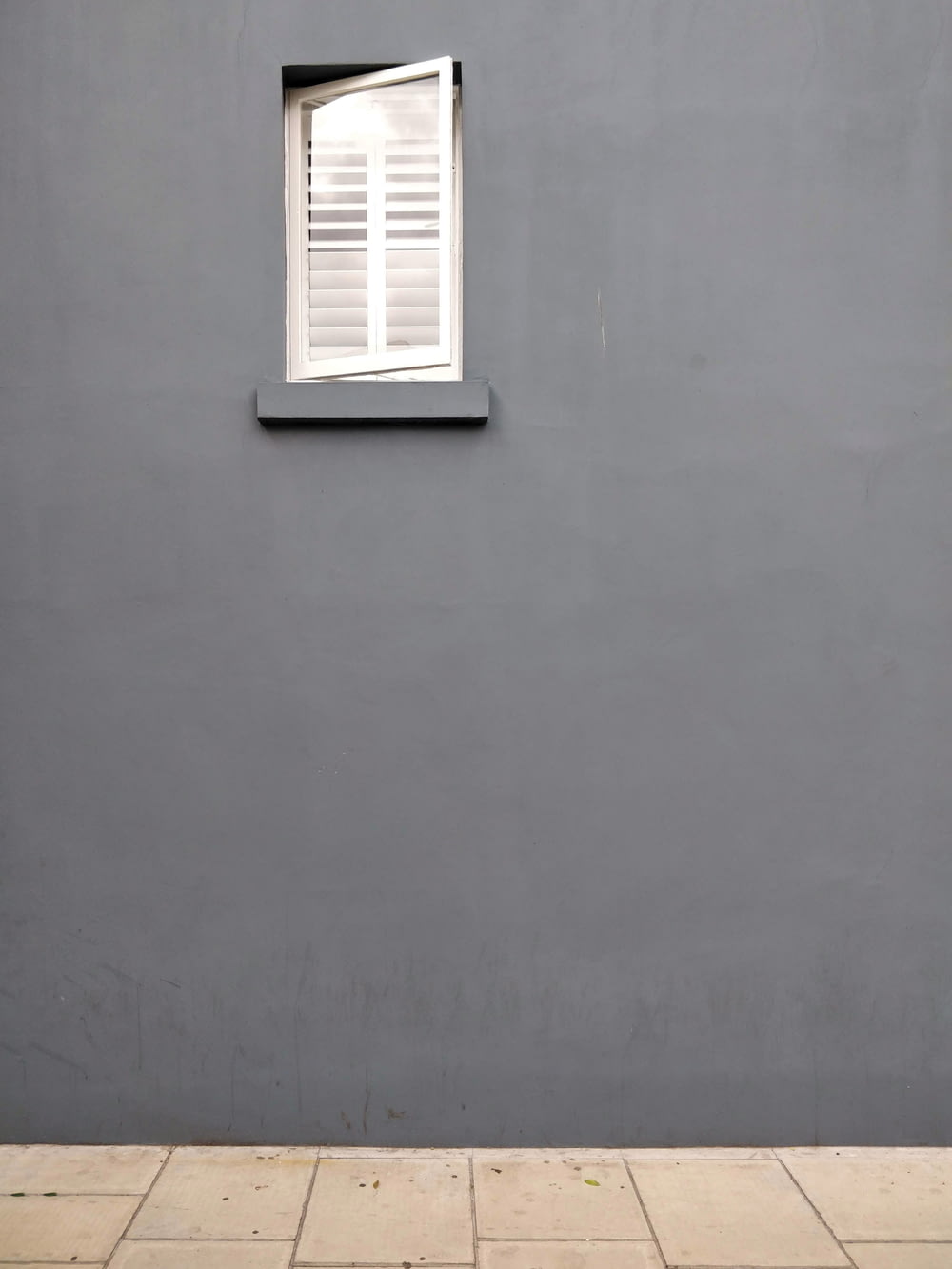 parete dipinta di nero