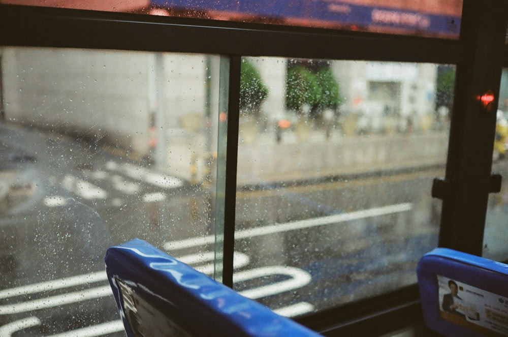 雨天時の空のバスチェア