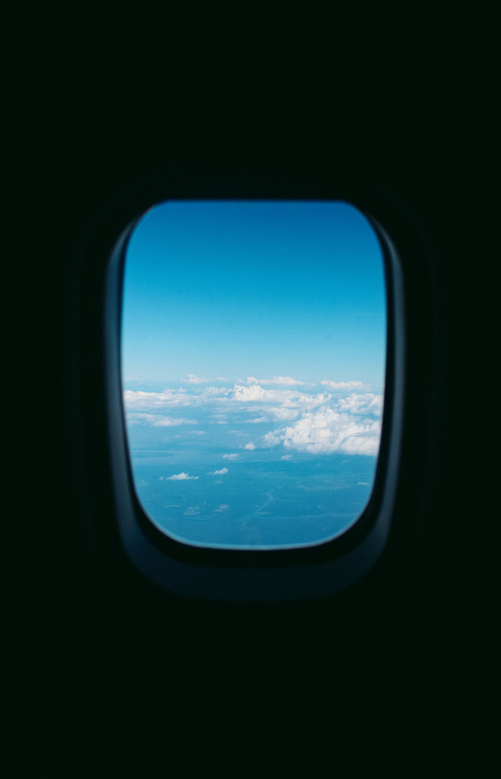 Fotografía de la ventana del avión