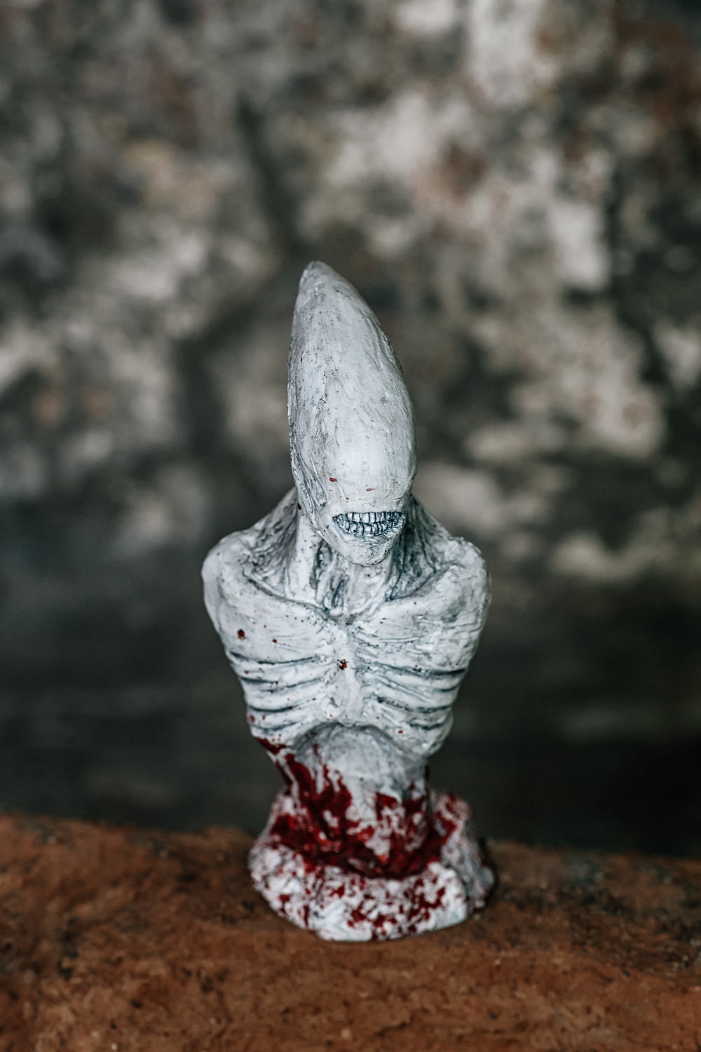 shallow focus photo of gray alien figurine