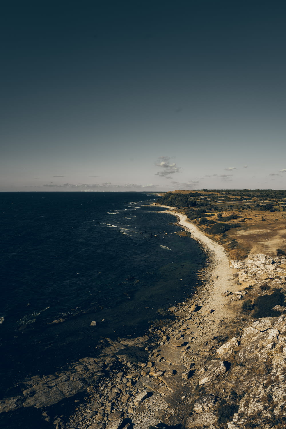 isola rocciosa durante il giorno