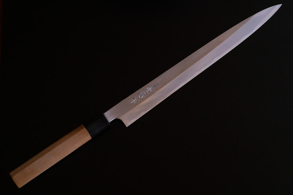 茶色の木製ハンドルナイフ