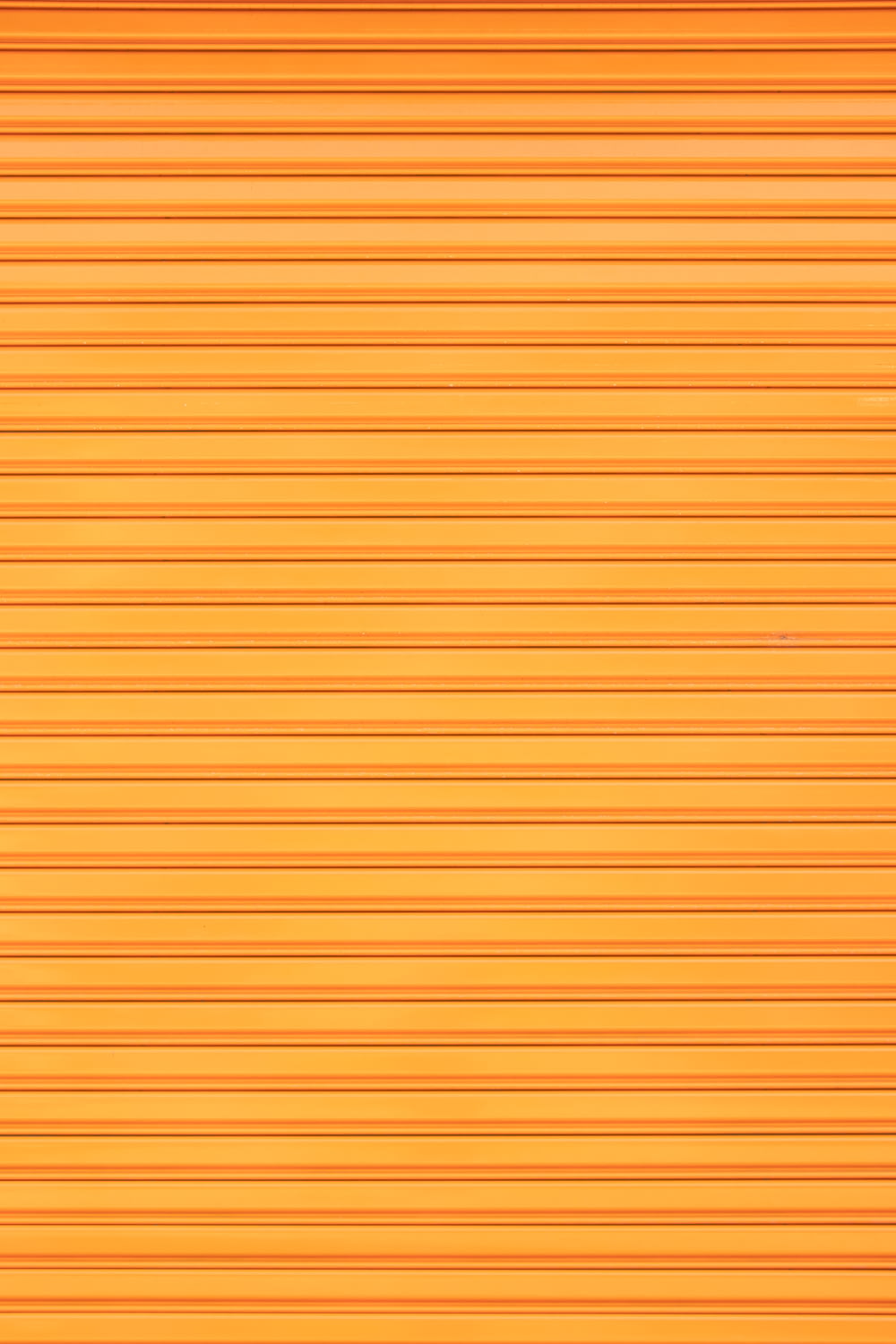オレンジ色の背景に水平線