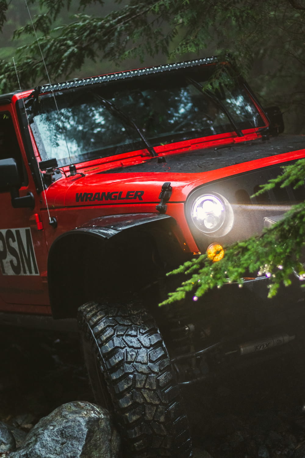 Jeep Wrangler vermelho