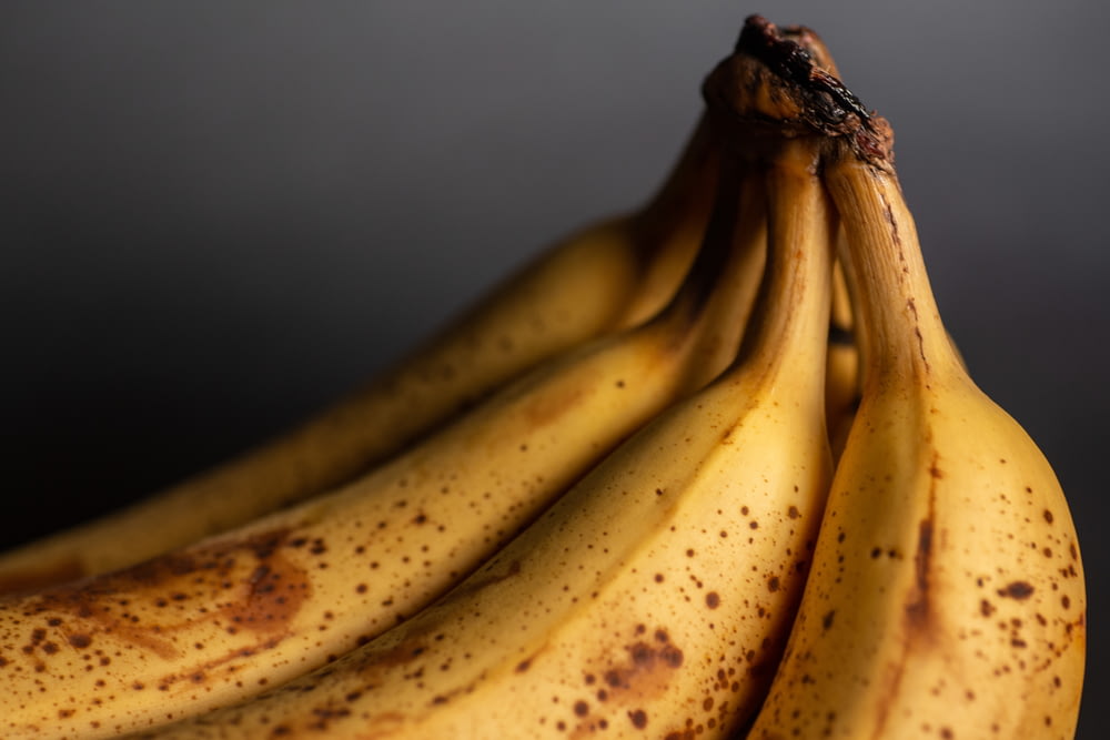 클로즈업 사진의 노란 바나나 과일