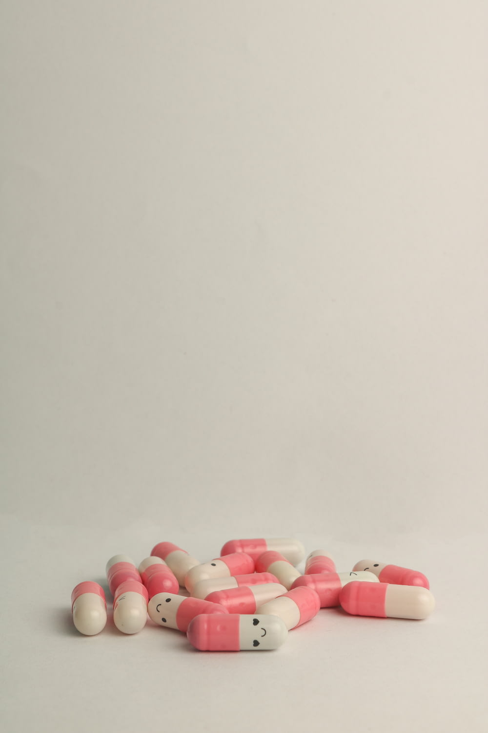 rosa und weiße Medikamentenpille