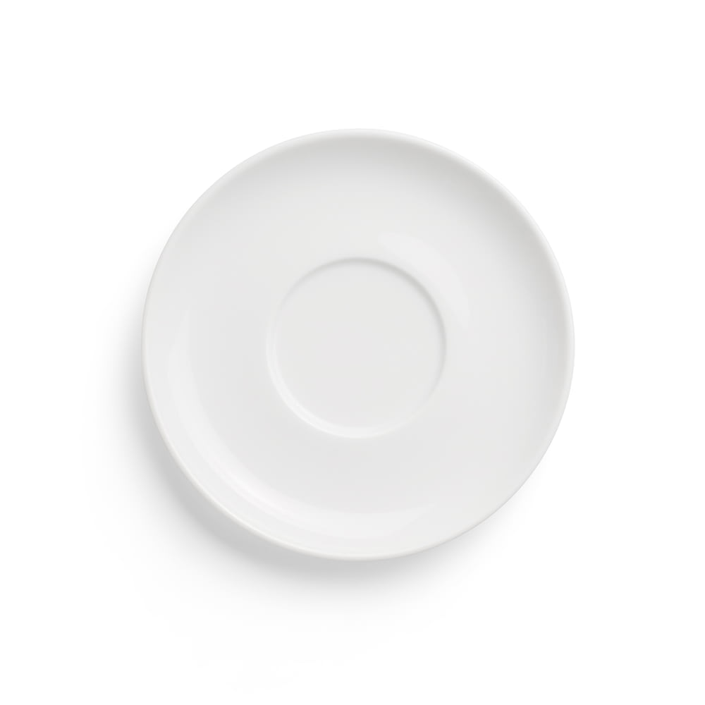 piatto rotondo in ceramica bianca su fondo bianco