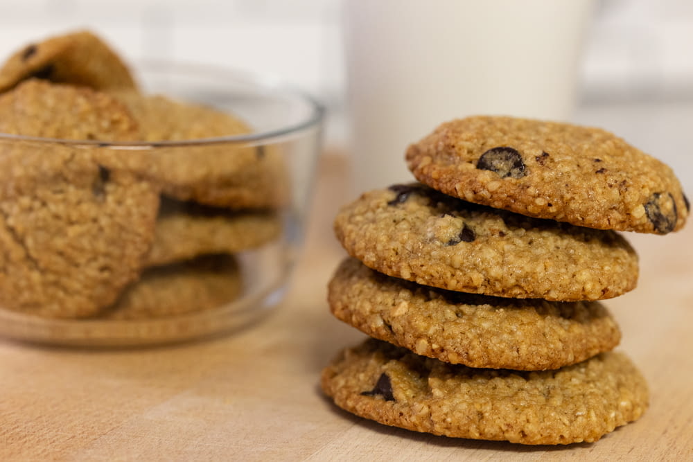 cookies in clear glass bowl