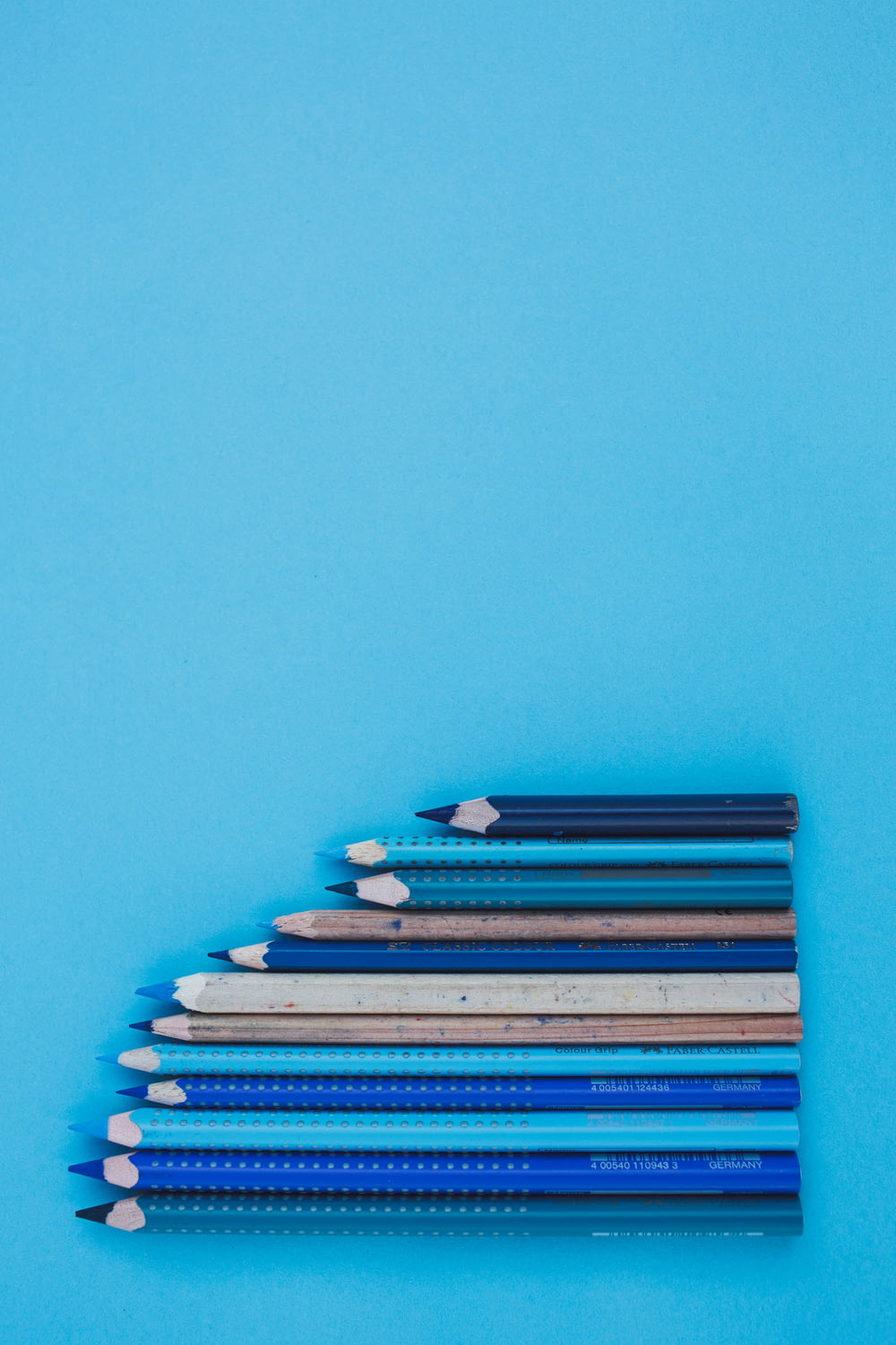 blue and white coloring pencils