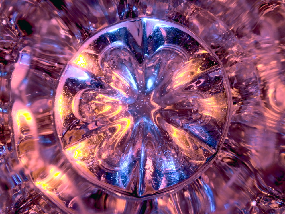 close up foto do ornamento da estrela de vidro transparente