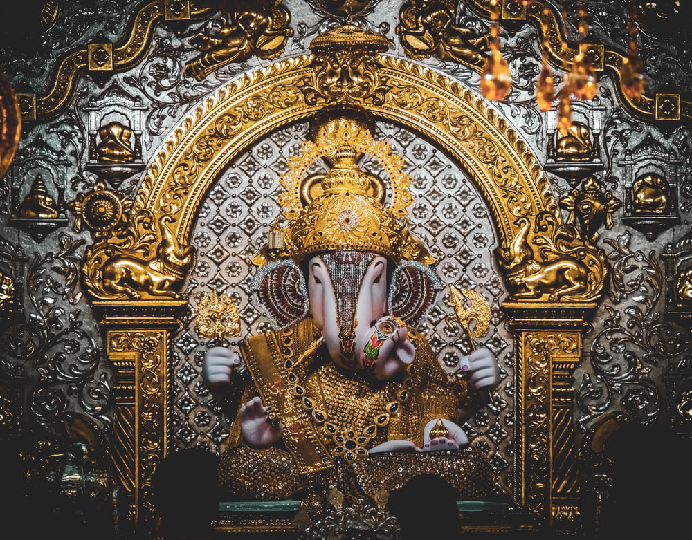 Goldene und blaue hinduistische Gottheit Figur