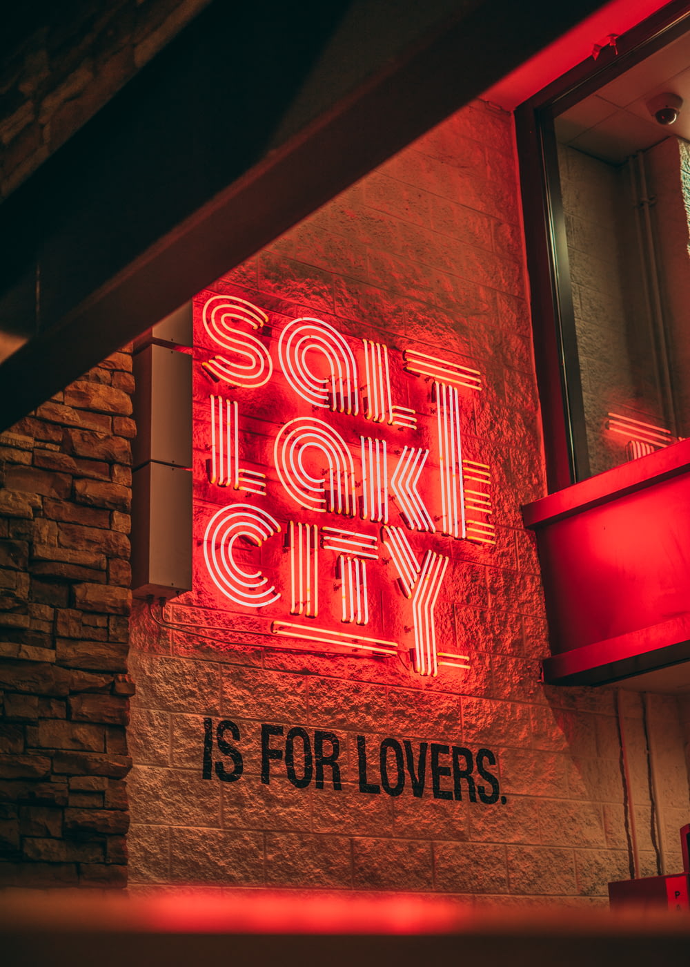 Une enseigne au néon qui dit que Salt Lake City est pour les amoureux