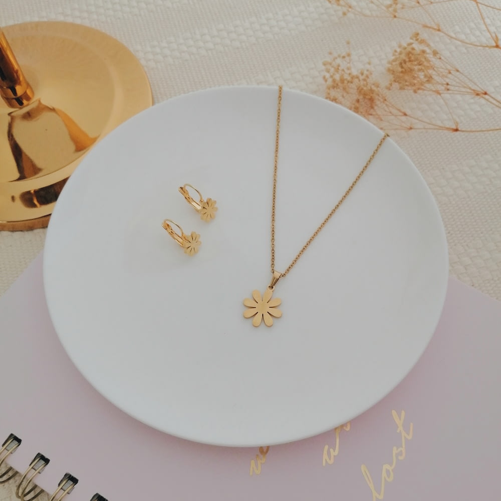 white round ceramic plate with gold spoon