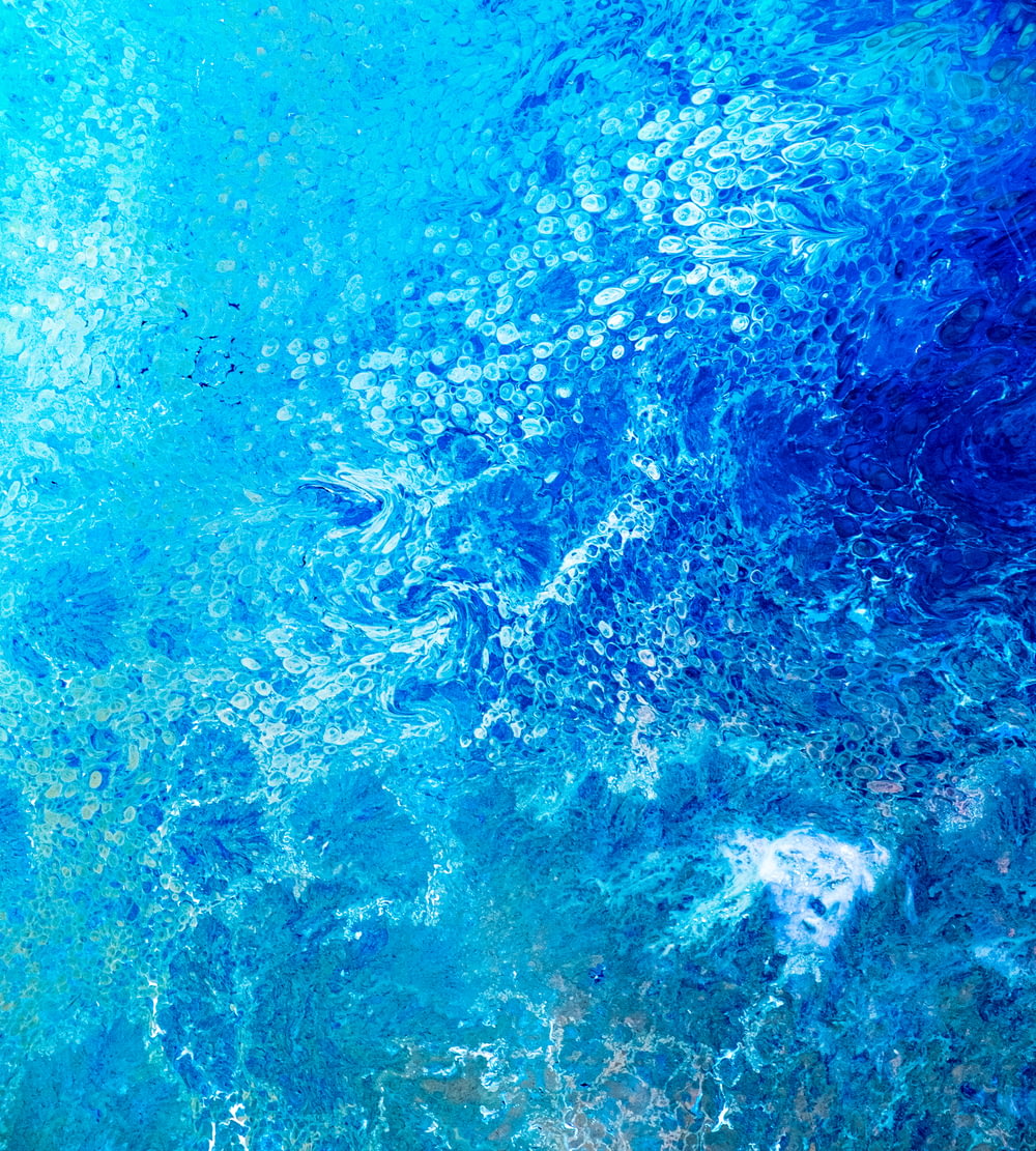 青と茶色の抽象画