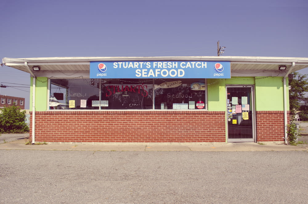 a store front with a sign that says stuart's fresh catch seafood