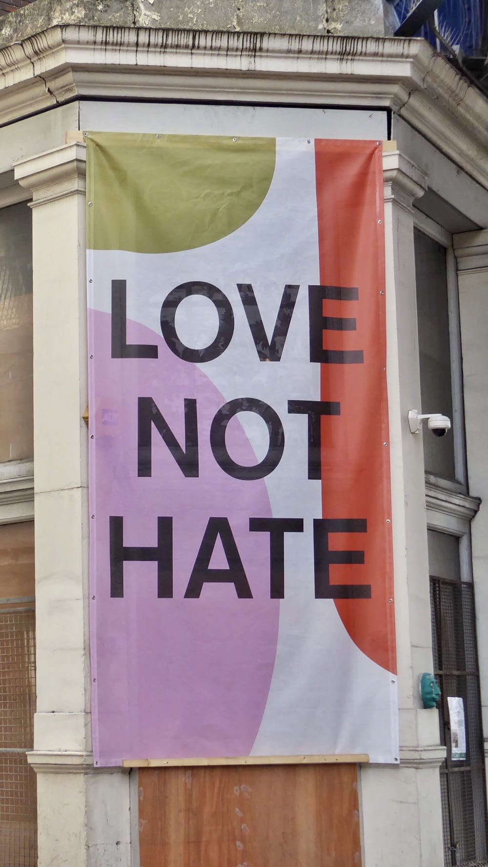 a sign that says love not hate on the side of a building