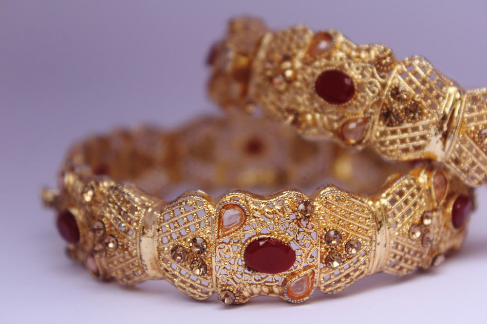 Armband mit Gold- und Diamantbesetzten