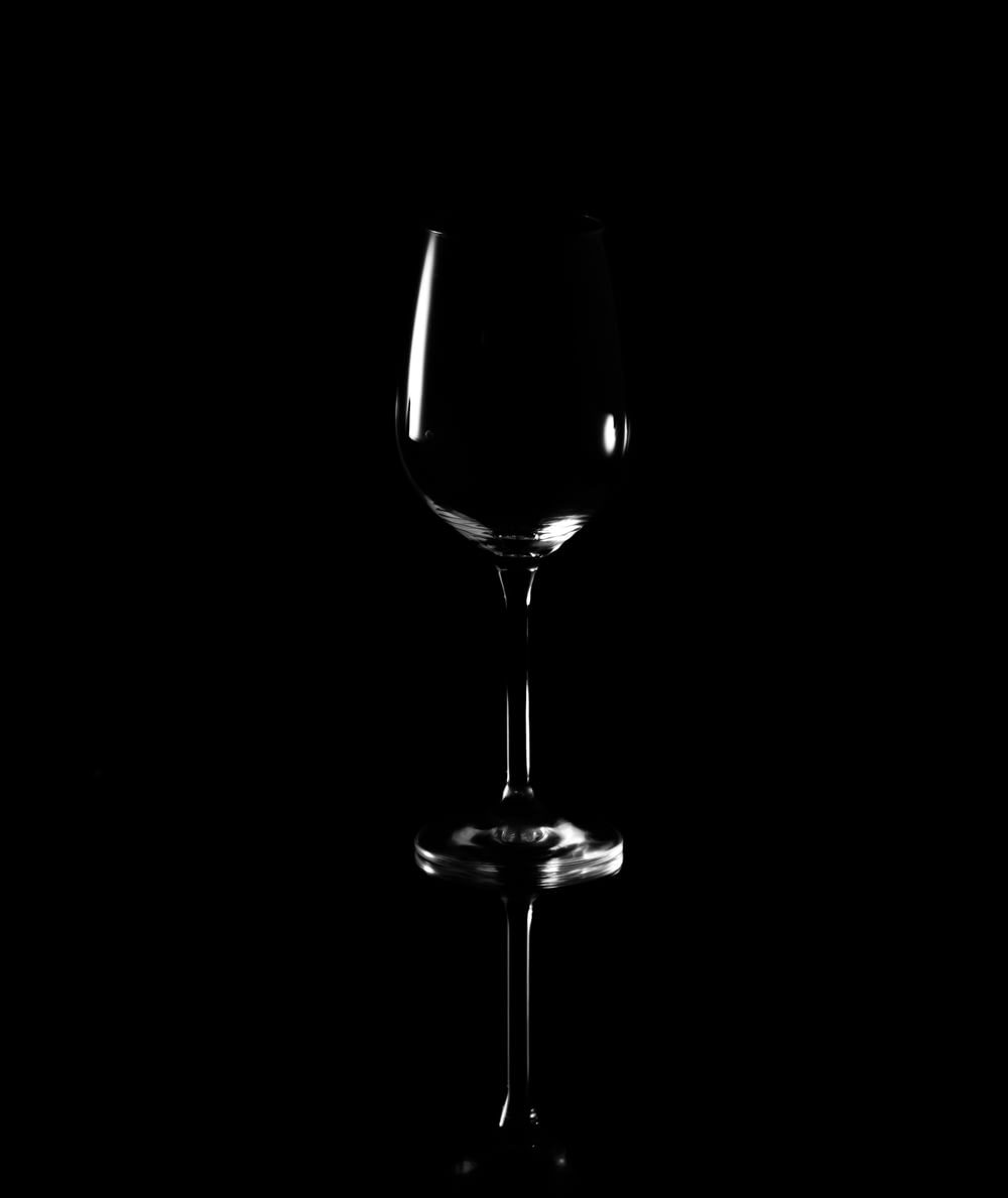 Copa de vino transparente de tallo largo