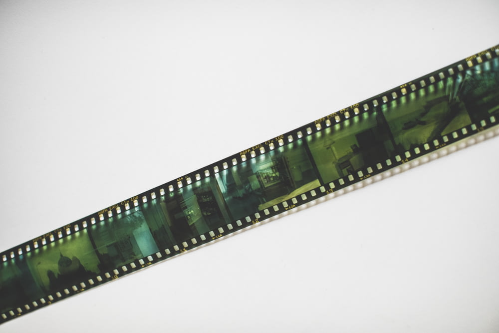 緑と白のフィルムストリップ