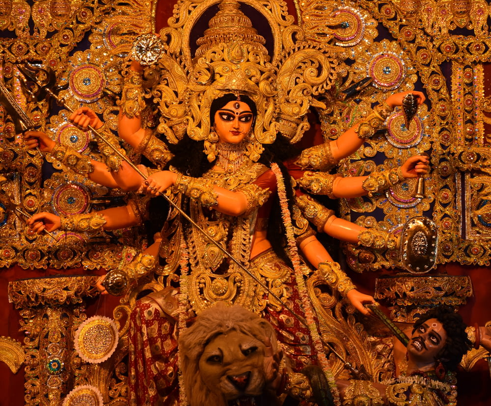 Divinité hindoue avec couronne d’or