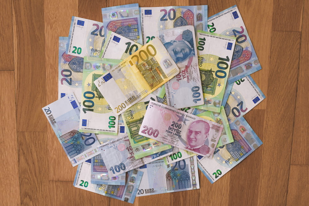 10 and 5 euro banknotes