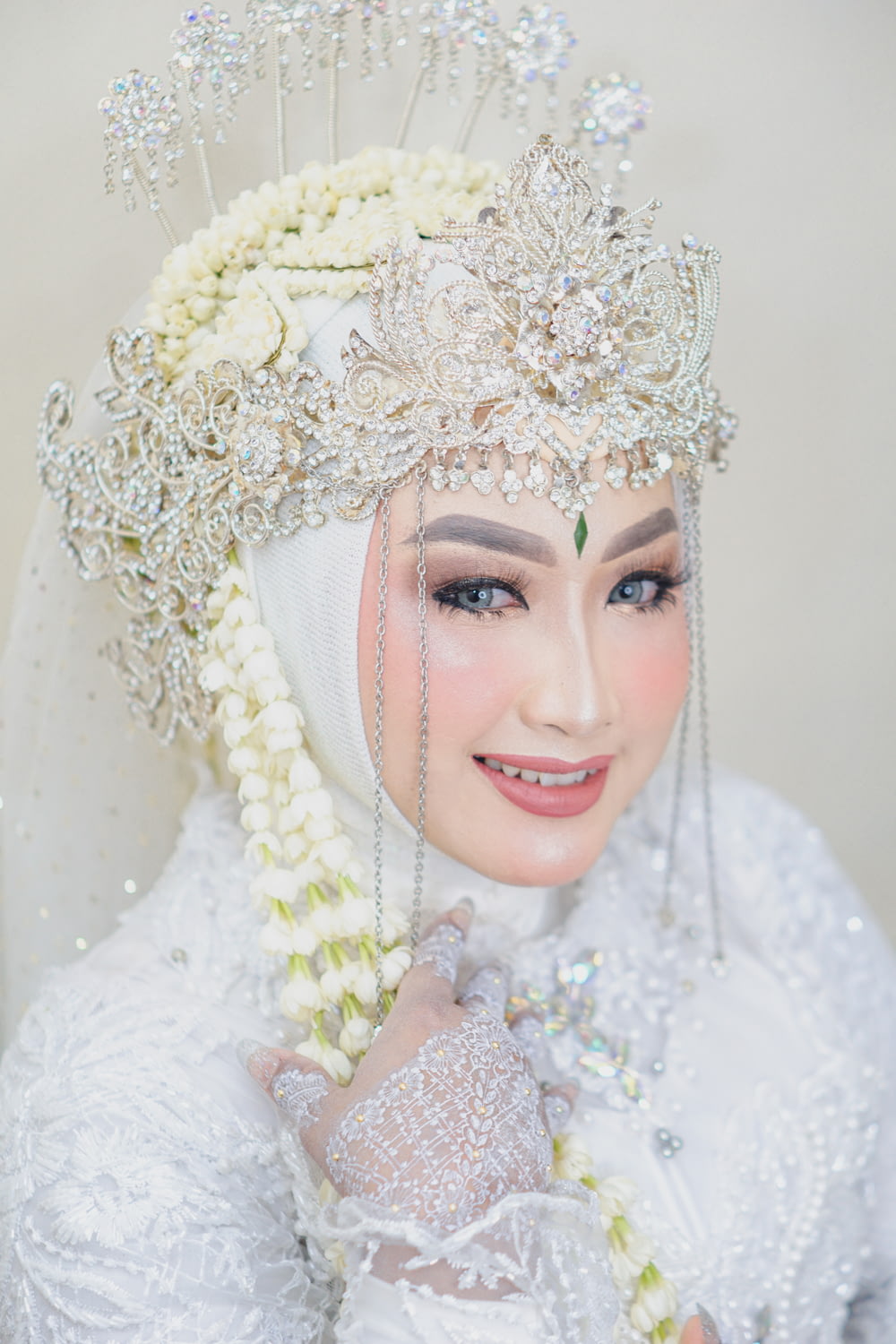 woman in white floral head dress