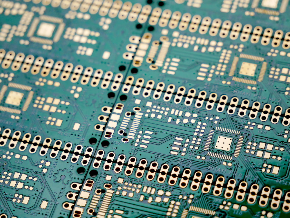 um close up de uma placa de circuito impresso