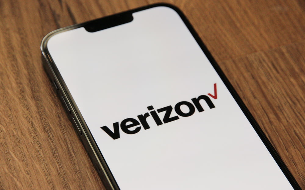 the verizon logo is displayed on an iphone