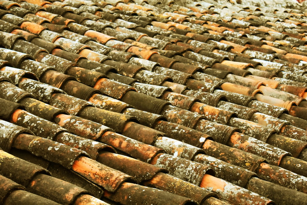 a large amount of old rusty roof tiles