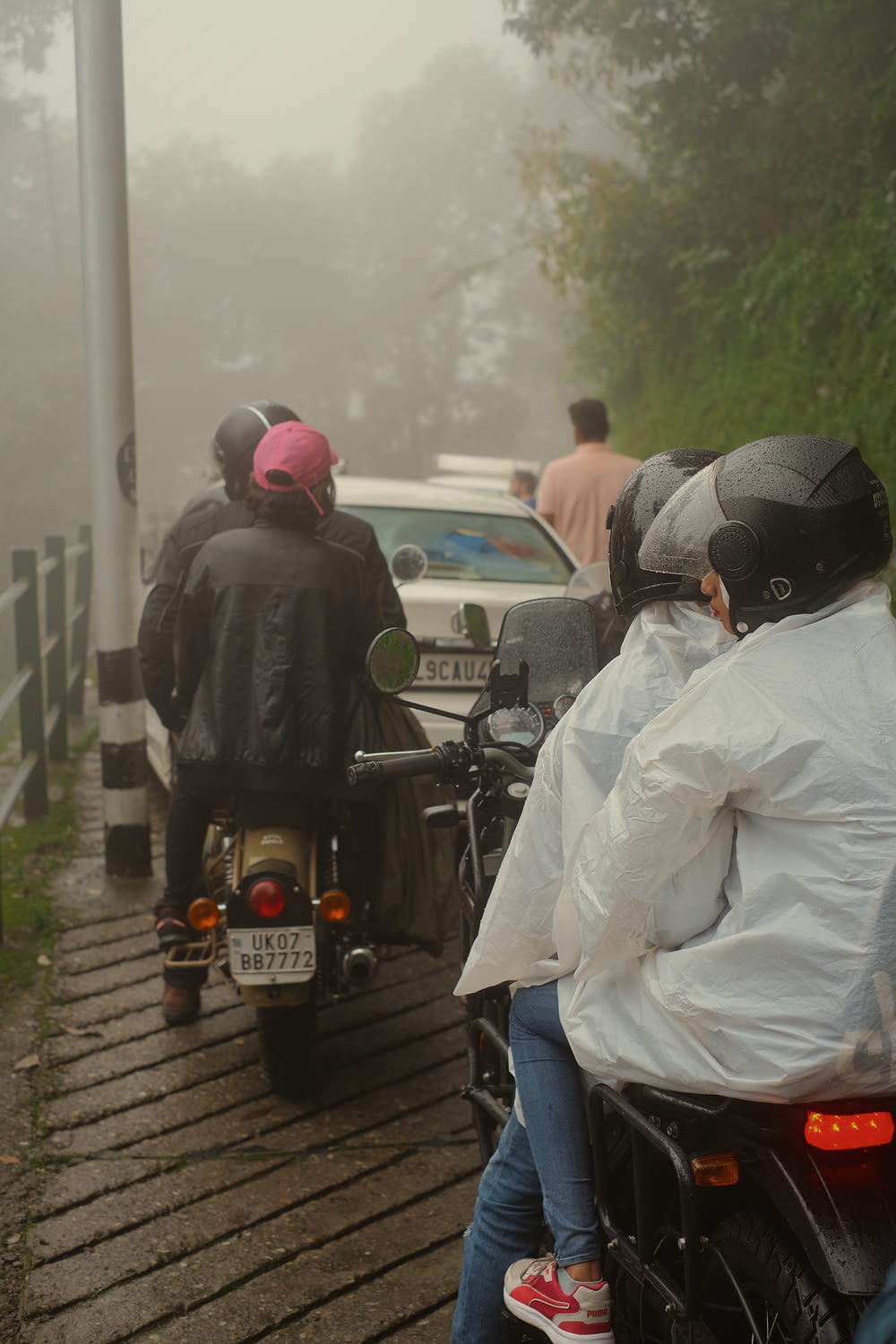 Eine Gruppe von Menschen auf Motorrädern