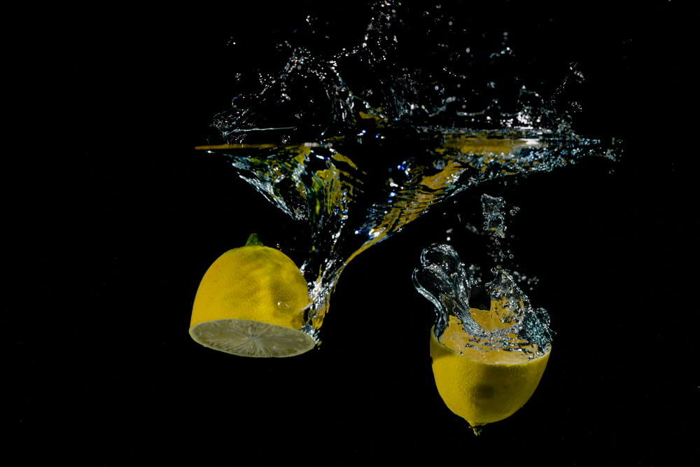 a lemon being dropped into the water