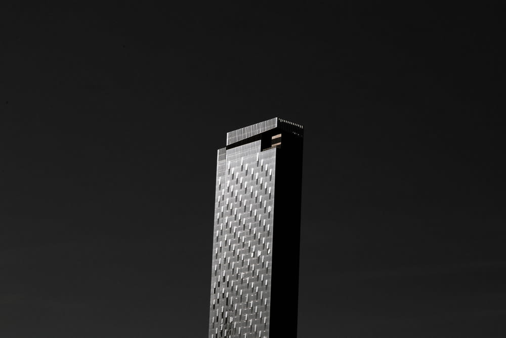 a very tall building in the middle of a dark sky