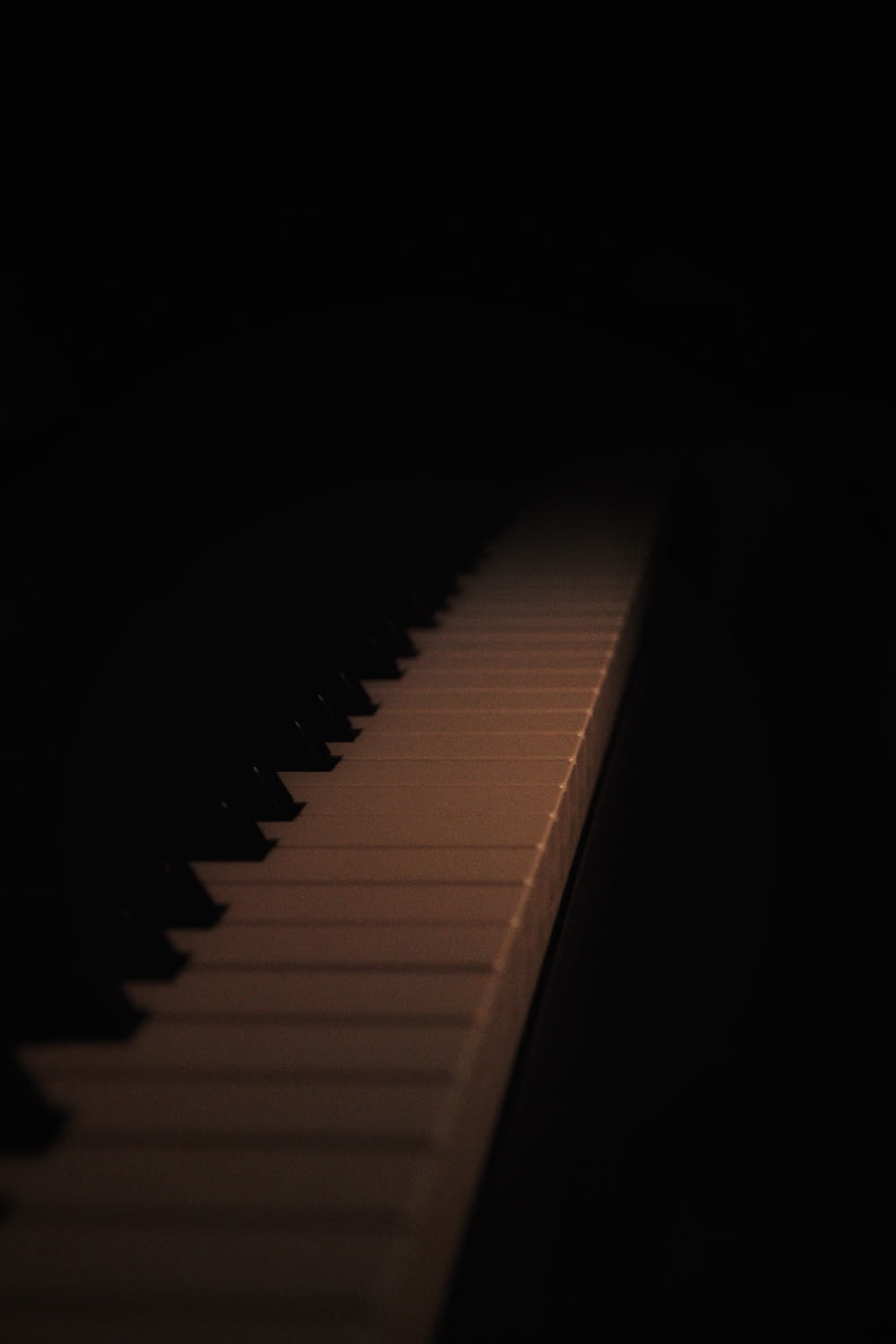 a close up of a piano keyboard in the dark