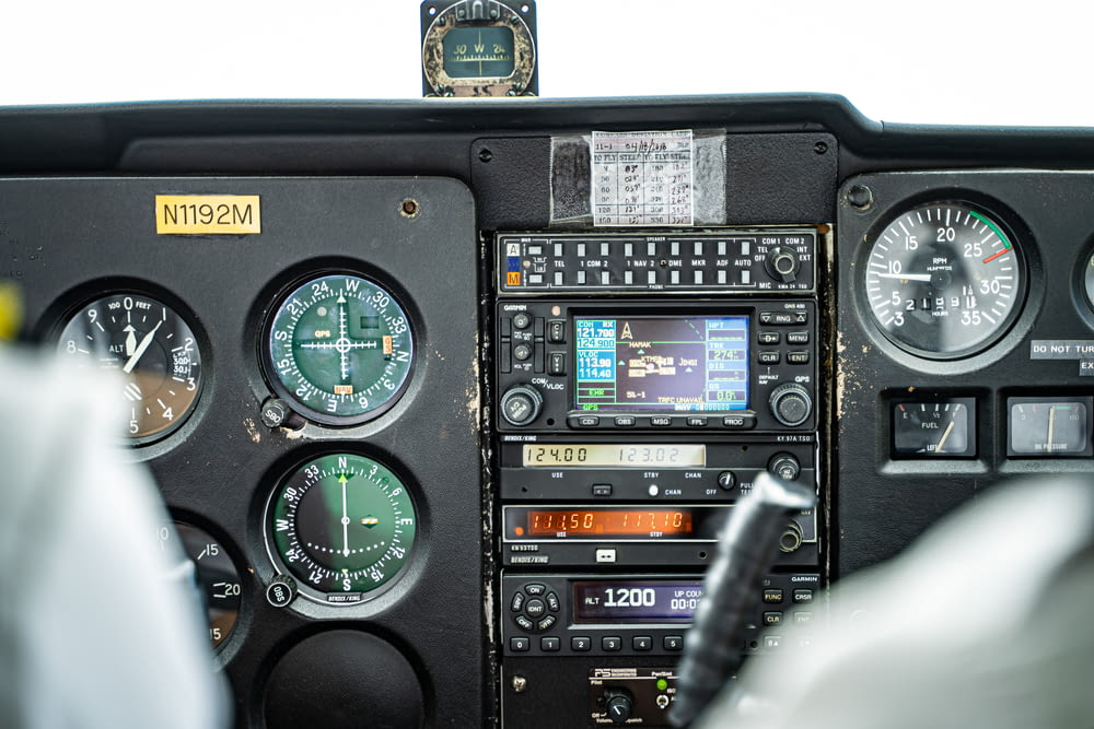 une vue du cockpit d’un petit avion