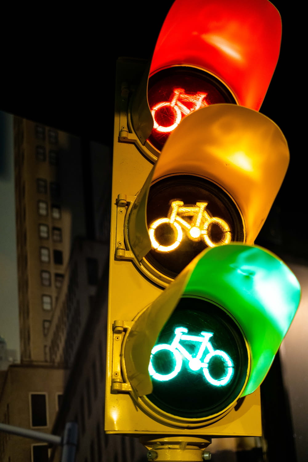 a traffic light with a bicycle sign on it