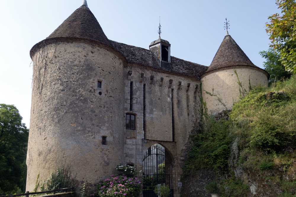 an old castle with two towers and a gate