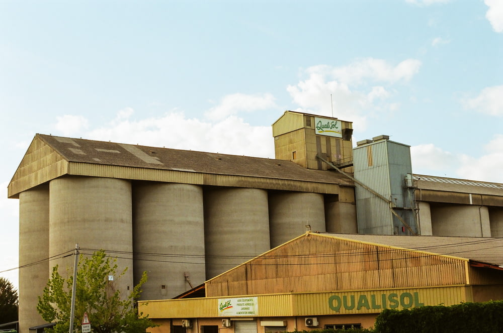 a large building with a bunch of silos on top of it
