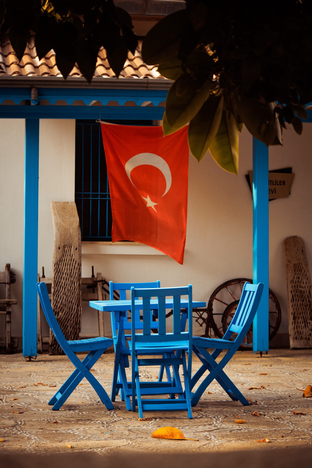 a blue table and chairs with a turkey flag in the background