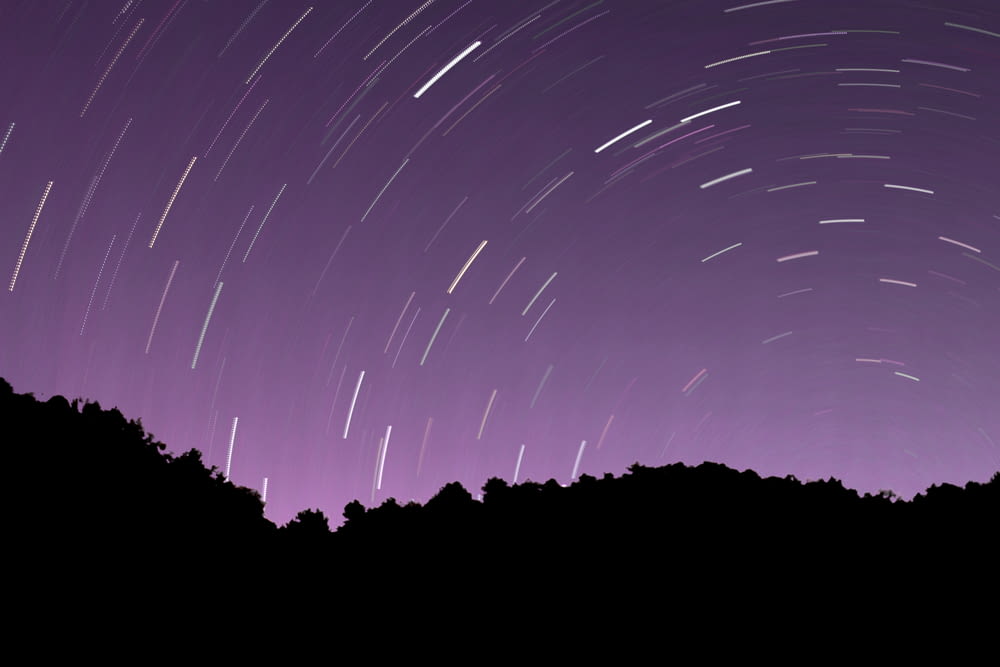 the night sky with many star trails in the sky