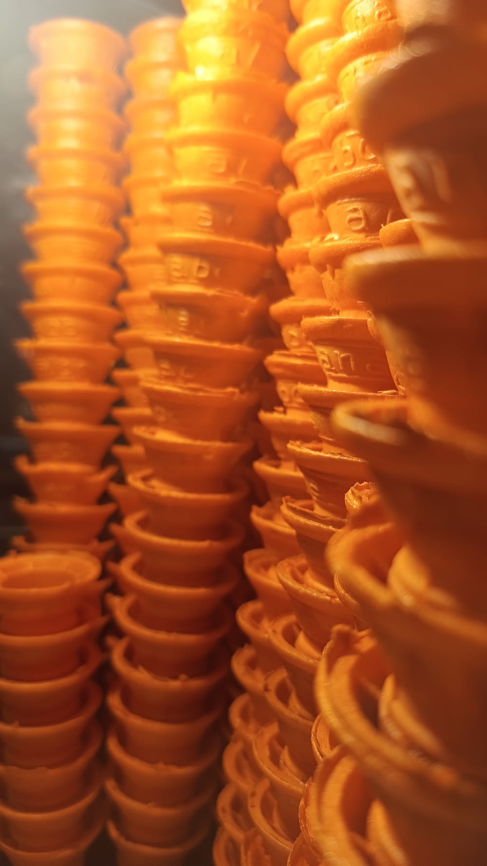 a bunch of orange plates stacked on top of each other