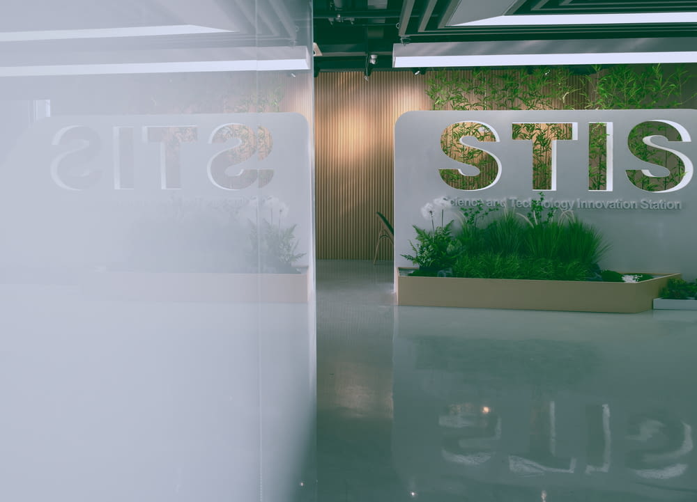 a planter in front of a sign that says sitis