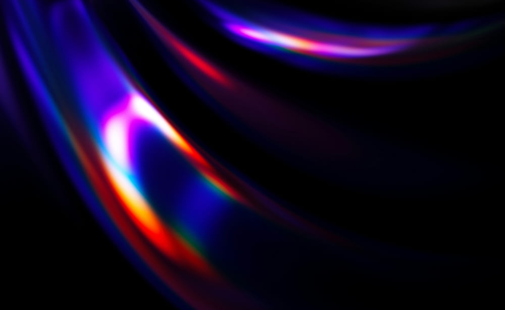 uno sfondo nero con un'onda di luce multicolore