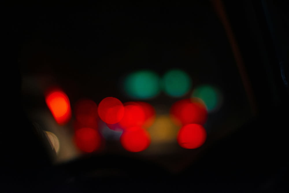 a blurry photo of a street light in the dark