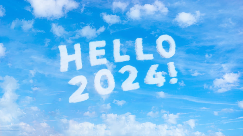 「Hello 2012」と書かれた空の写真
