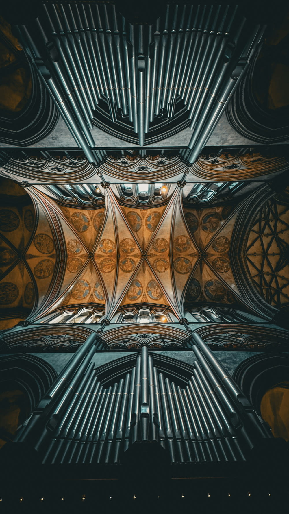 파이프가 있는 교회의 천장