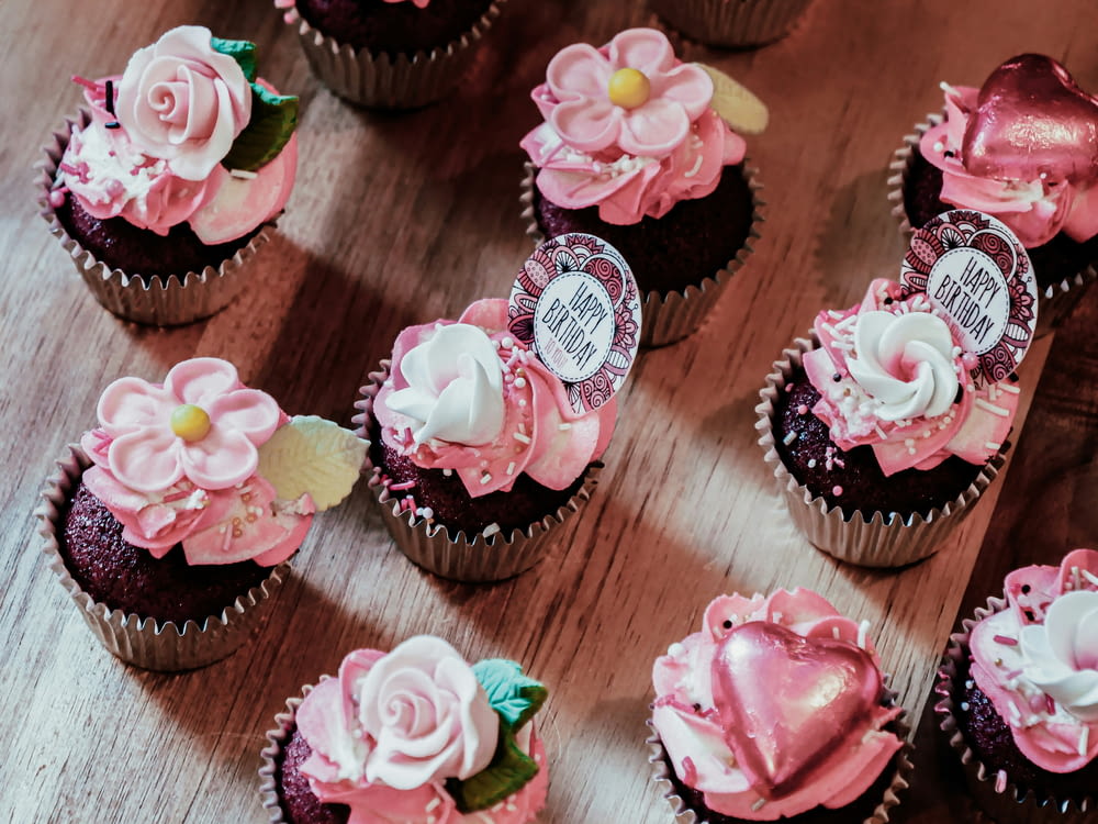 a close up of many cupcakes on a table