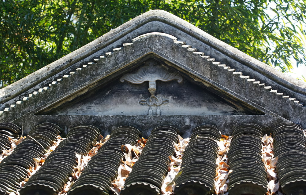 a close up of a roof with a bird on it