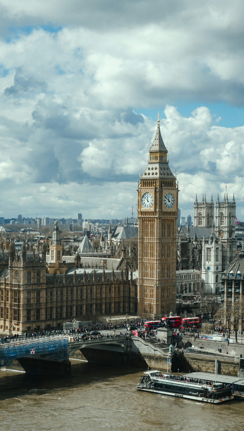 La tour de l’horloge Big Ben qui domine la City de Londres
