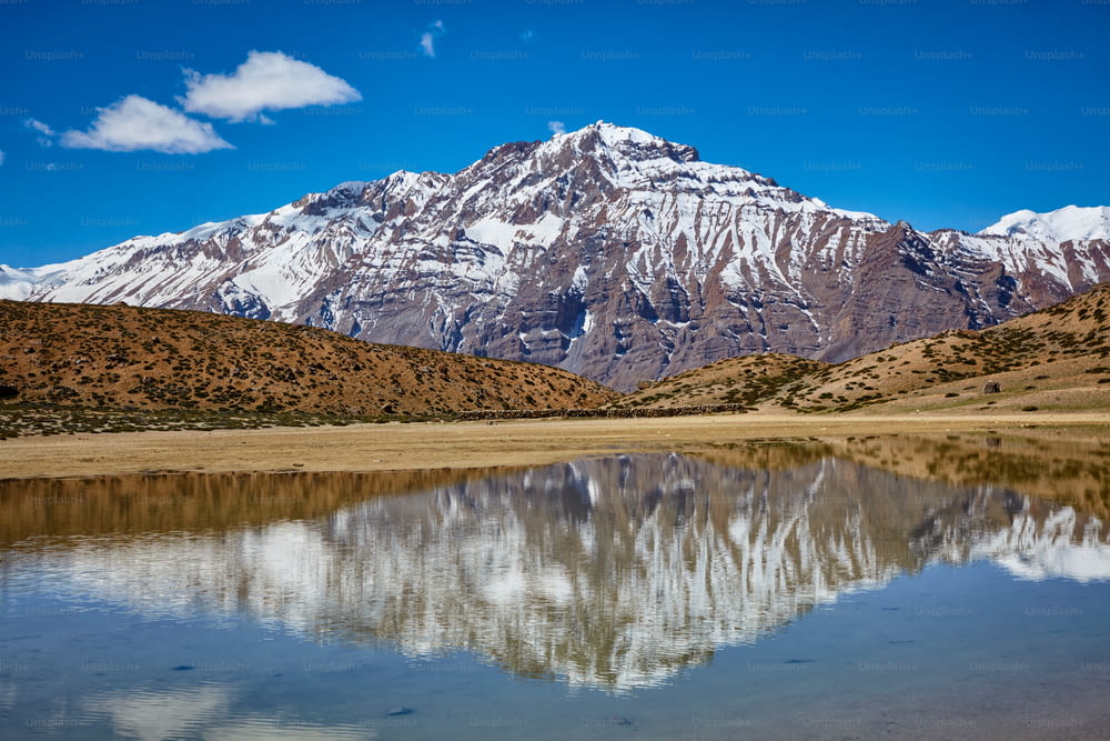 Lac Dhankar dans l’Himalaya. Spiti Valley, Himachal Pradesh, Inde
